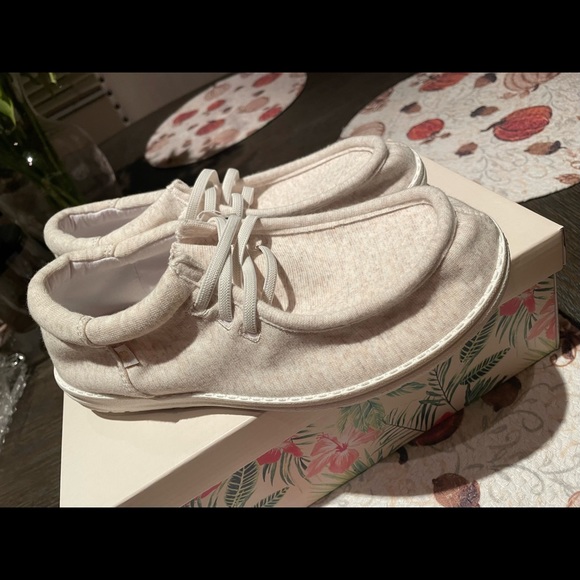 Tommy Bahama Shoes - Tommy Bahama Memory Foam shoes